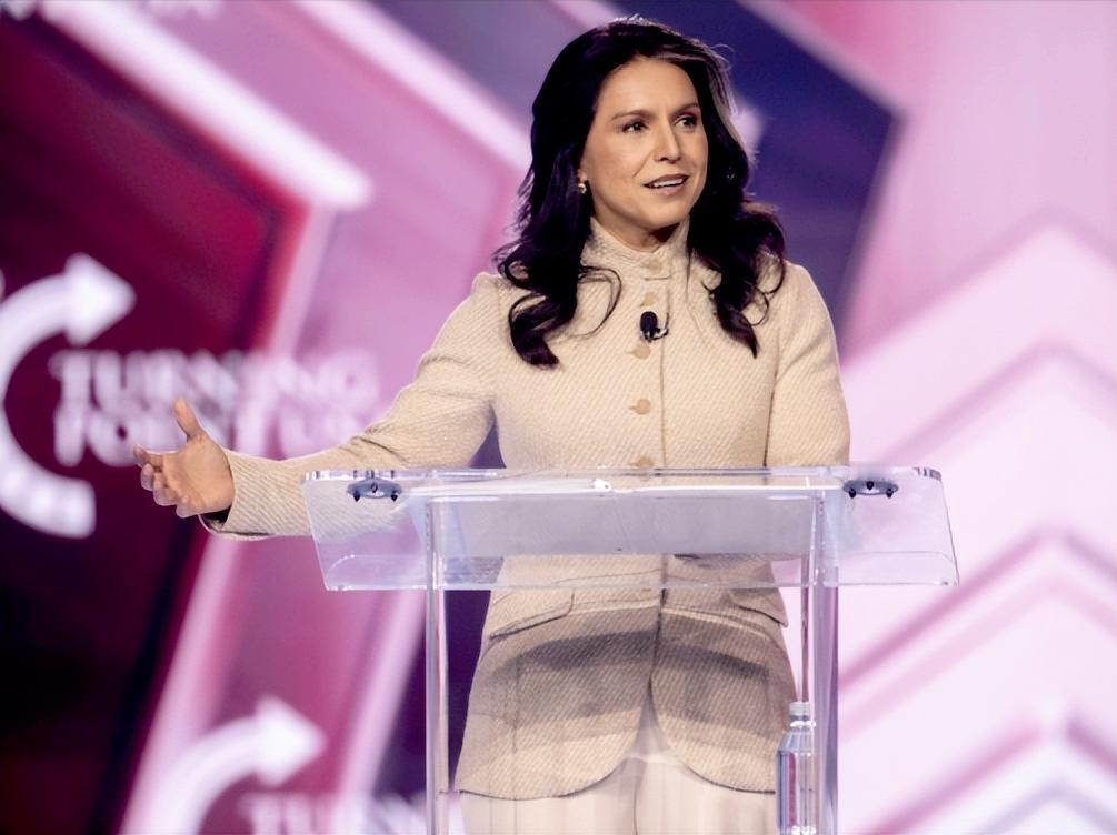 美国政坛大乌龙实锤了，2026年刚开年美国就干了件让全世界都看傻的事，直接把别国