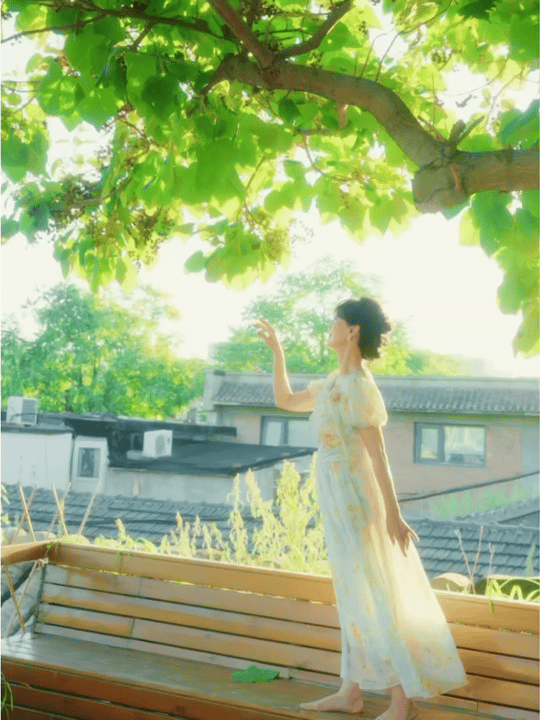 这，不用“鞋底擦了又擦又又擦 ”～[阴险]因为我们光👣 这个画面真的太美了​​
