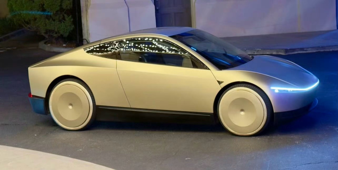 你还别说特斯拉Robotaxi这车的造型如果出个有人驾驶的版本还挺帅的，这车开在