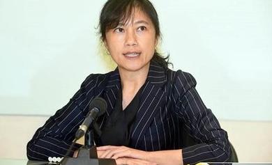 民进党女政客疯狂挑衅，不仅扬言自己不是中国人，还叫嚣“世界上没一个族叫做中华民族