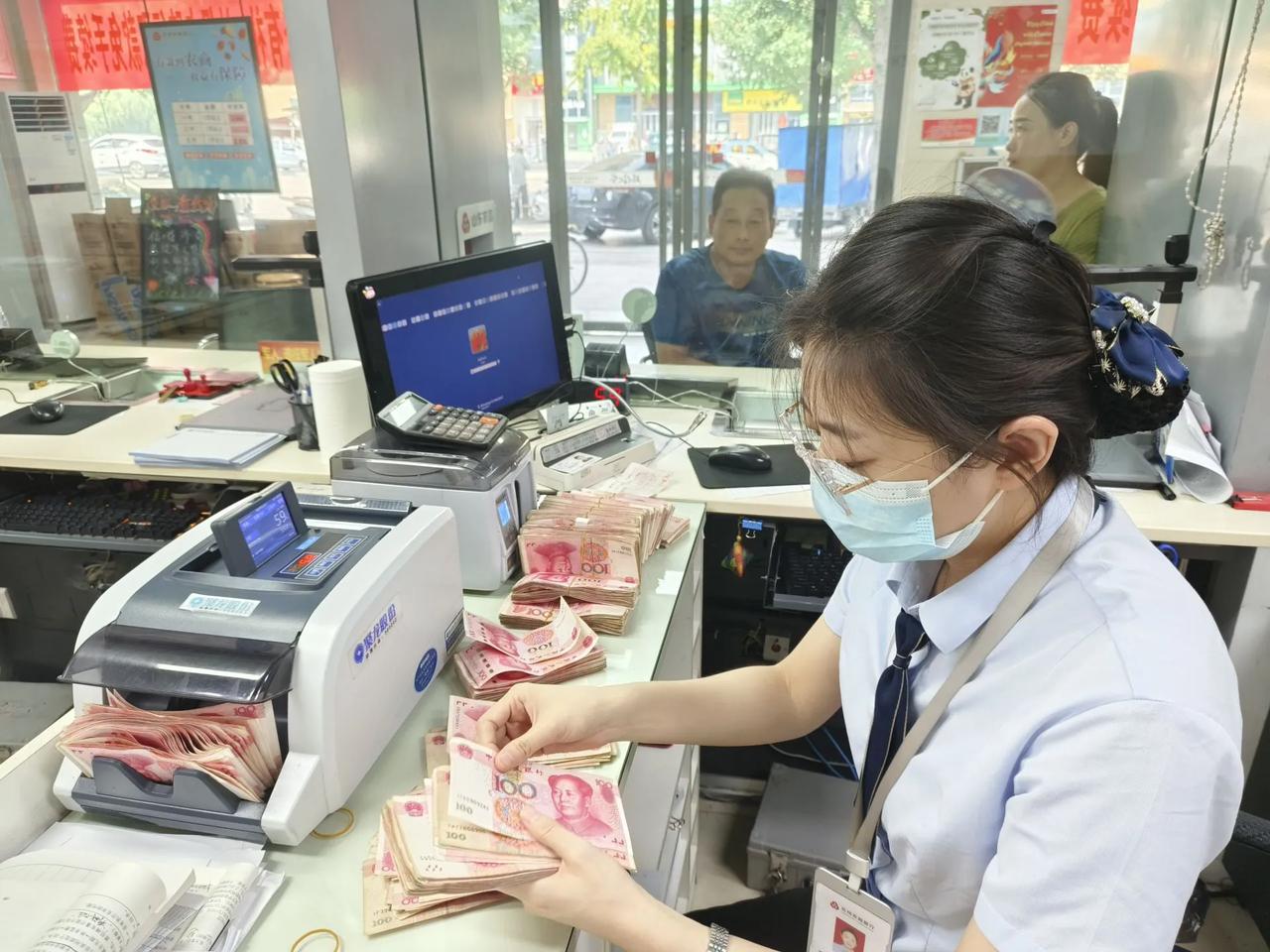 这个专家说到老百姓心里去了，13亿人支持！
今年国家计划发放万亿元消费券振兴消费
