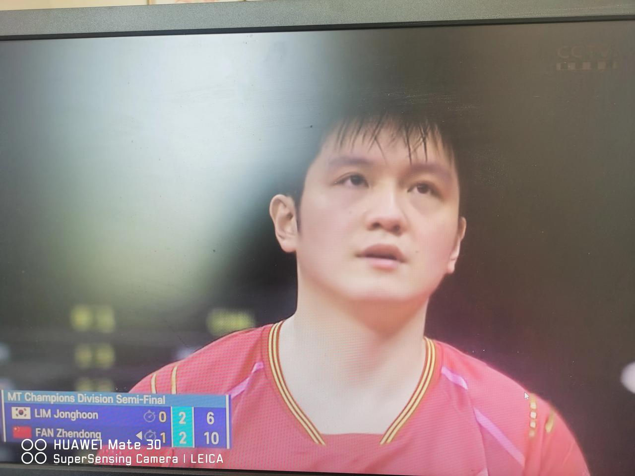 亚锦赛男团半决赛跌宕起伏
        樊振东有惊无险拿下第二盘
      