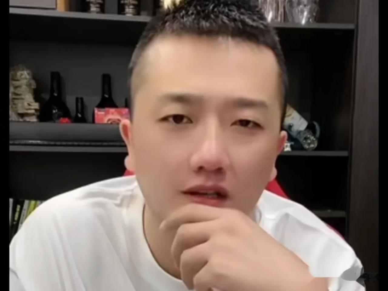 磊磊吐槽辛巴初瑞雪两口子太双标 现在已经懵了

深圳磊磊吐槽辛巴现在懵了，把初瑞