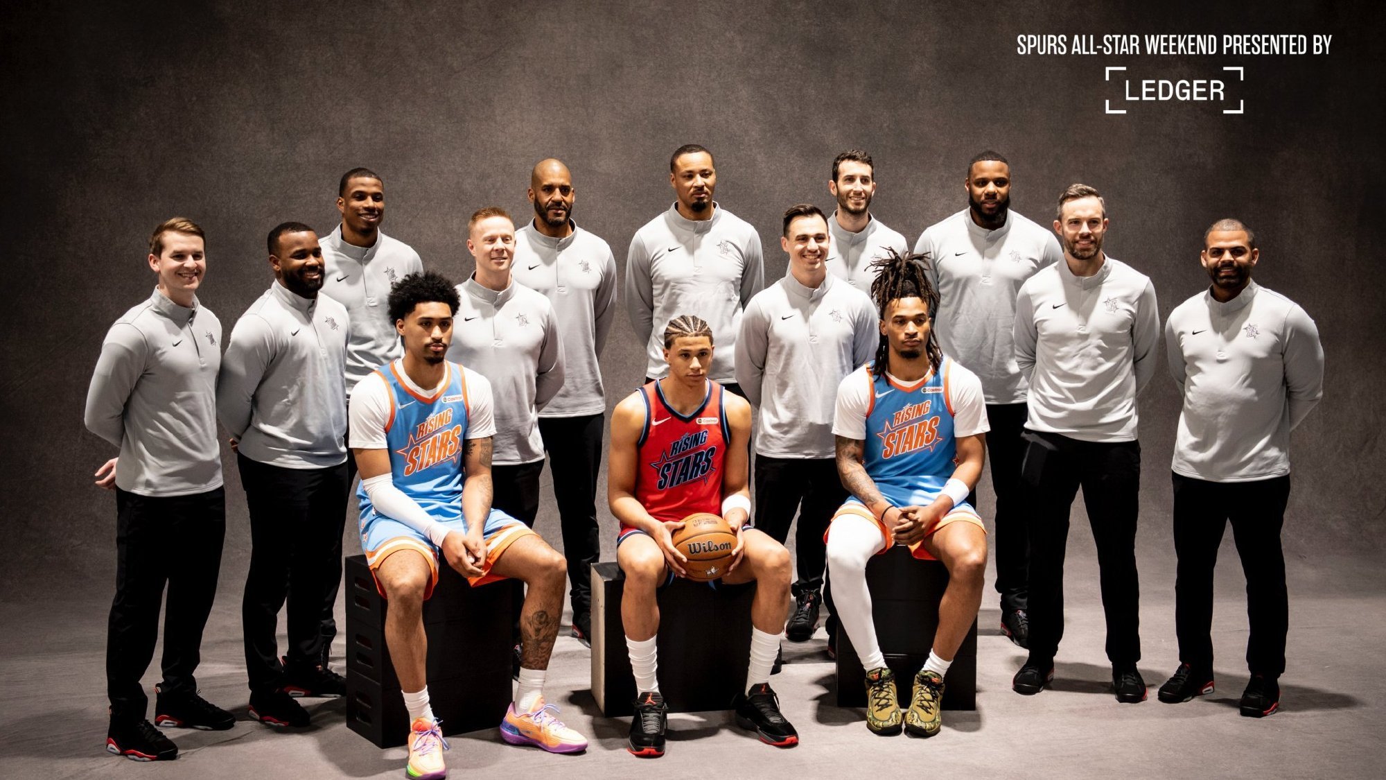 如何用一张图证明蒂姆-邓肯现在还跟马刺队保持着联系甚至还参与球队的训练？NBA全