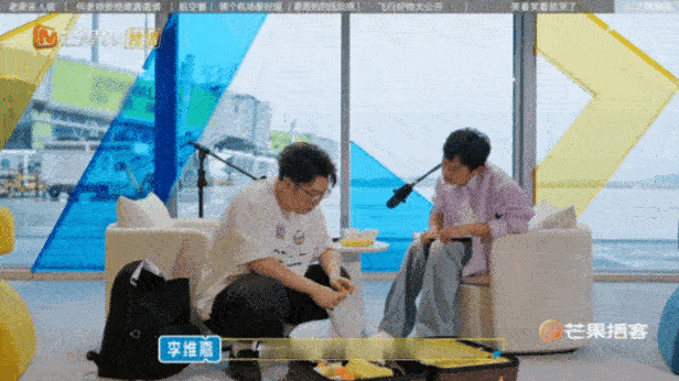 杜海涛行李开箱差生文具多 别人追求轻装上阵的自由，海涛这种塞满满行李箱的踏实感，