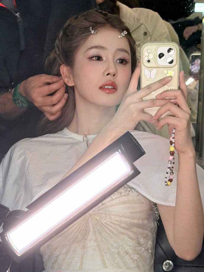 白鹿视界大会妆造live图  白鹿视界大会第二套look 白鹿视界大会第二套lo