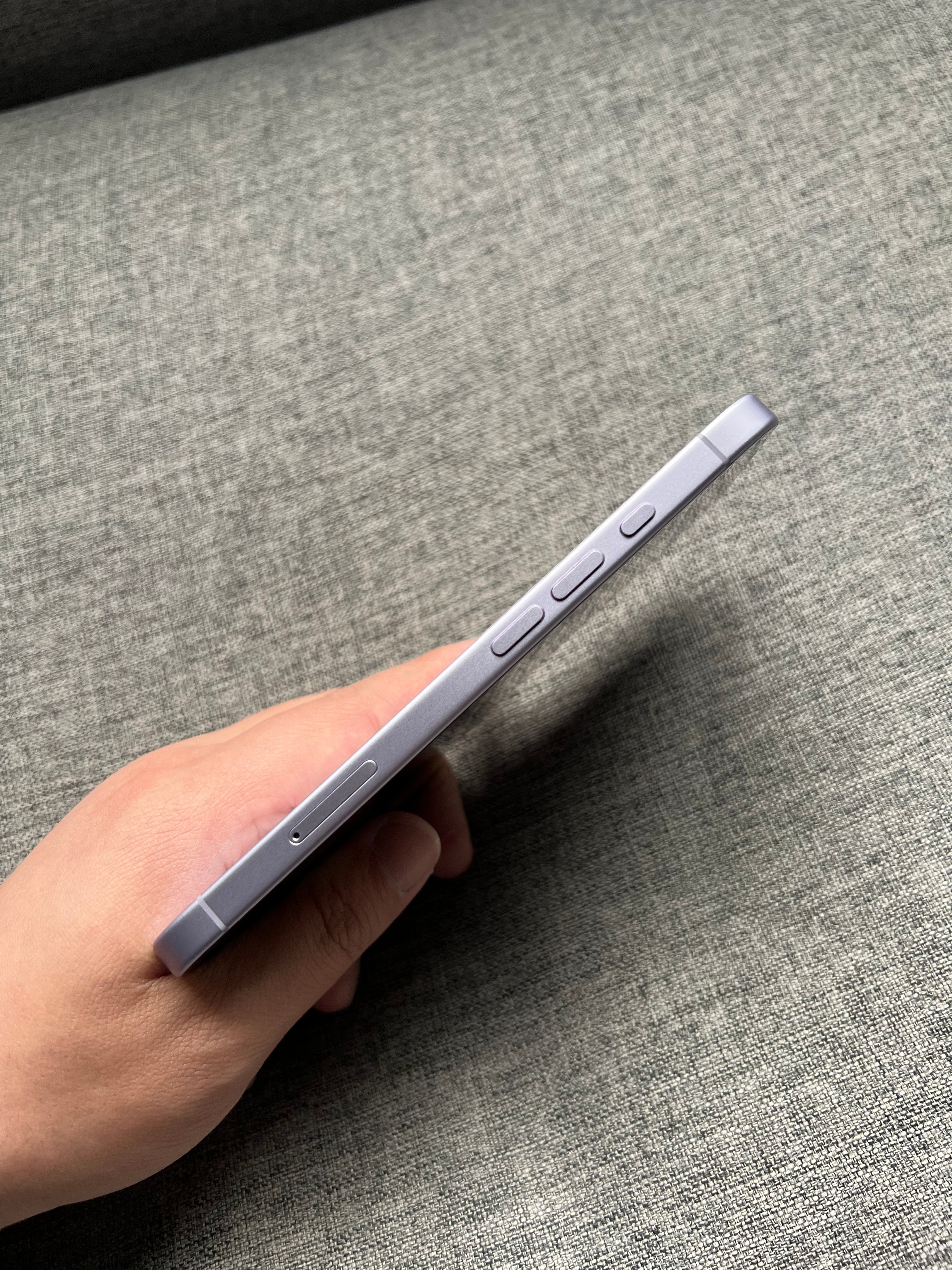 iPhone17 256G 紫色，屏幕完美，中框细微使用痕迹，🔋效率100，带