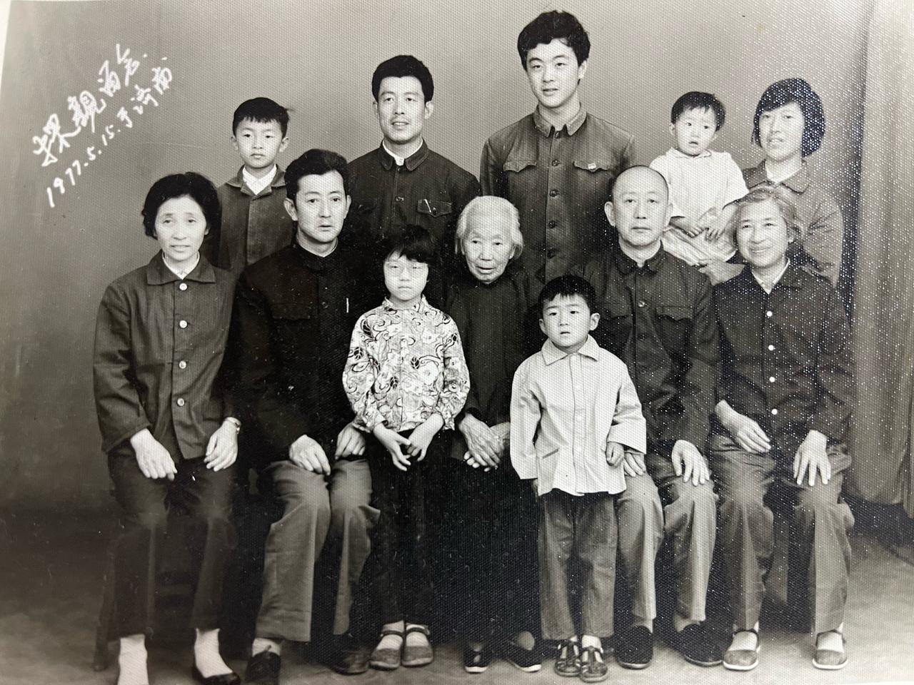 于海青：为何说传承于氏家风是我的义务？左边就是三奶奶和三爷爷，在三爷爷去世的时候