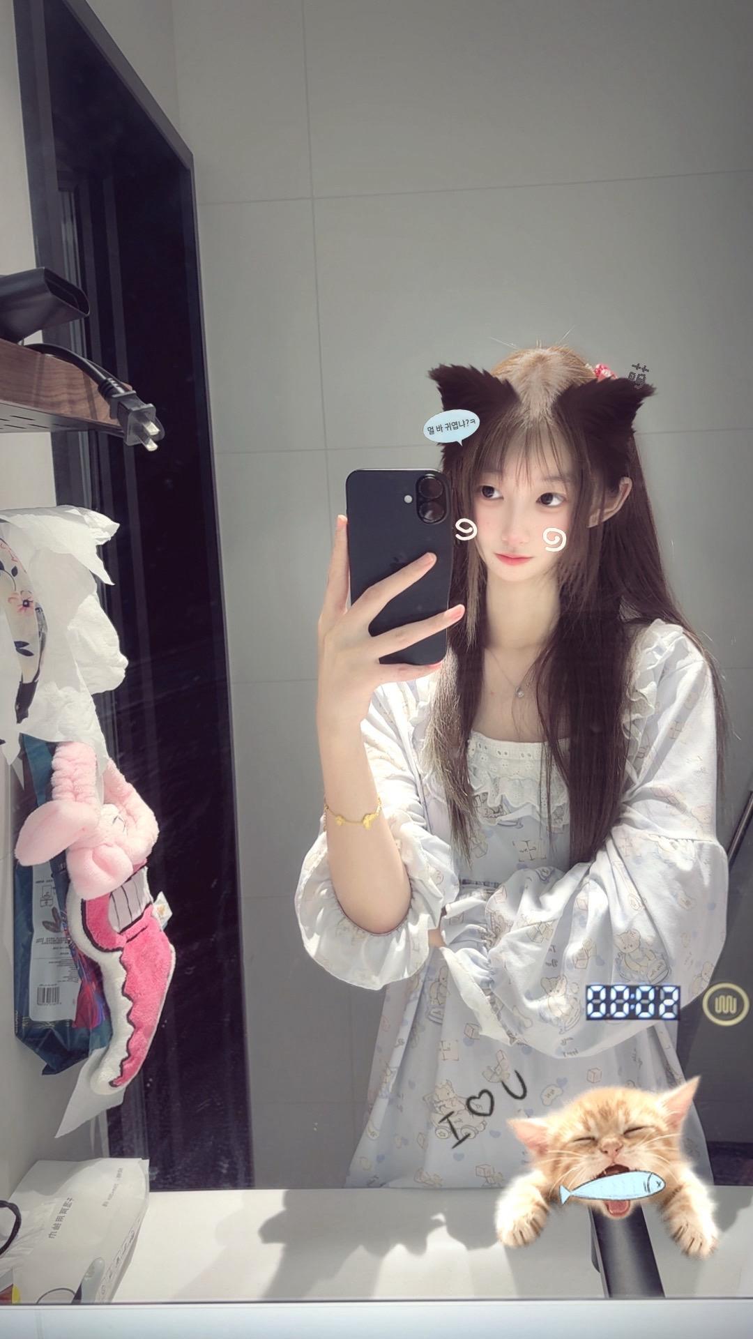 我仍旧向命运展示着我的单薄 柔美和蠢气 以祈求原谅 但靠近我 就能见识...