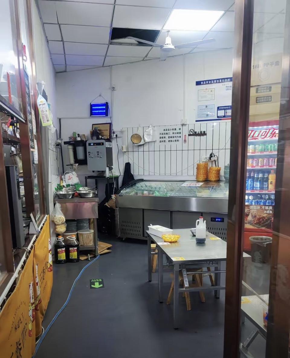 温馨小厨房，美食香气扑鼻而来！🍳🍜🍲