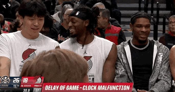 这杨瀚森最后无助游离的小眼神，咬嘴唇，尴尬的到处张望，这一连串动作一看就是听不懂