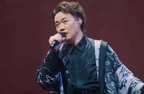 #陈奕迅女儿将出道#【陈奕迅20岁女儿被传出道做歌手，华纳确认】5月20日，据媒