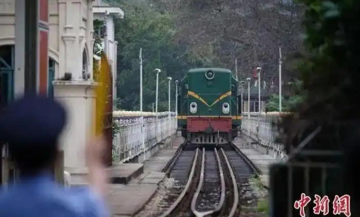 中越官宣“车同轨”！三条标准轨铁路打通泛亚东线，中欧班列直通东盟

轨距统一，换