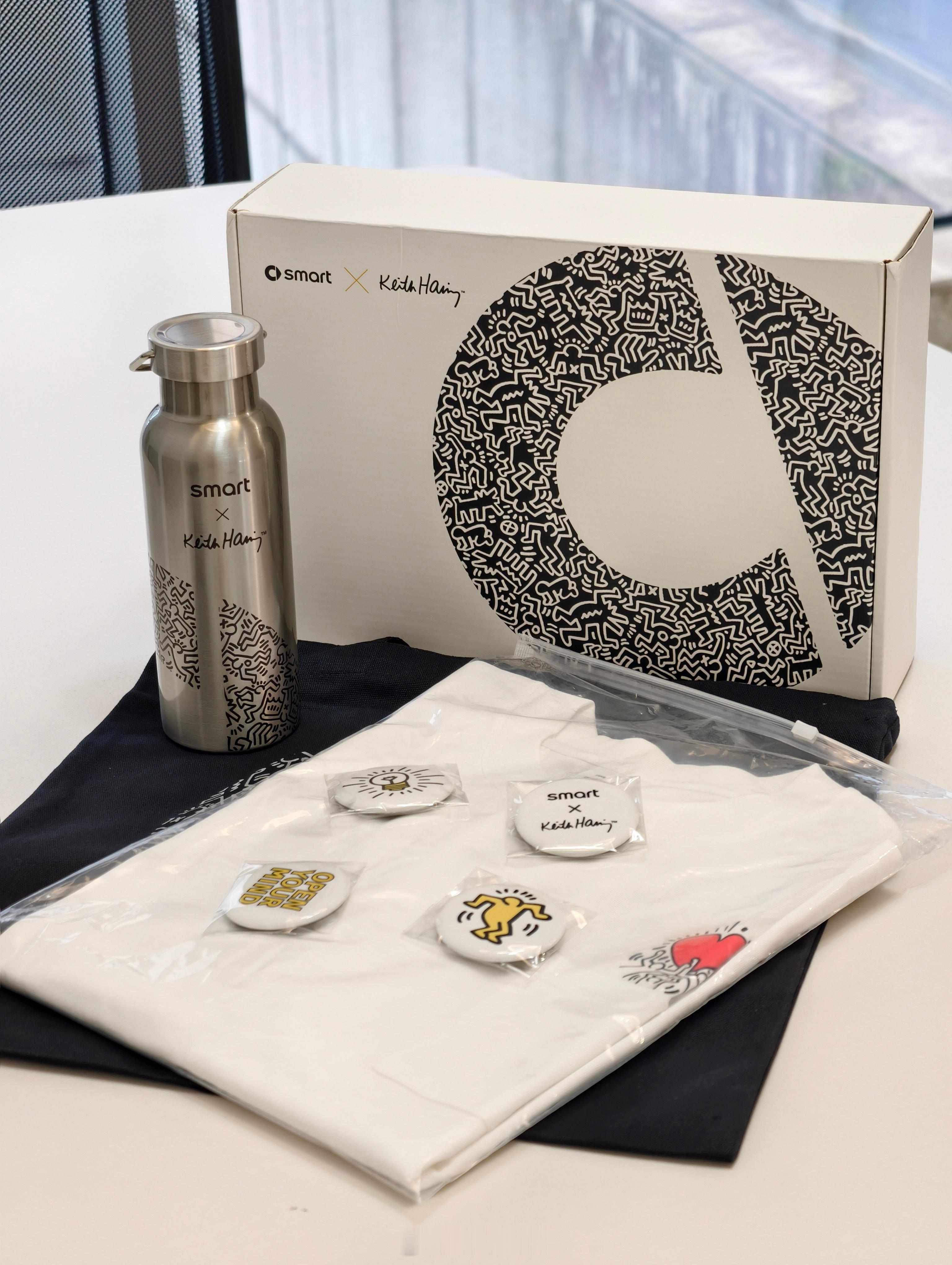 smart和Keith Haring的联名礼盒，精致感依然很smart 。其实很