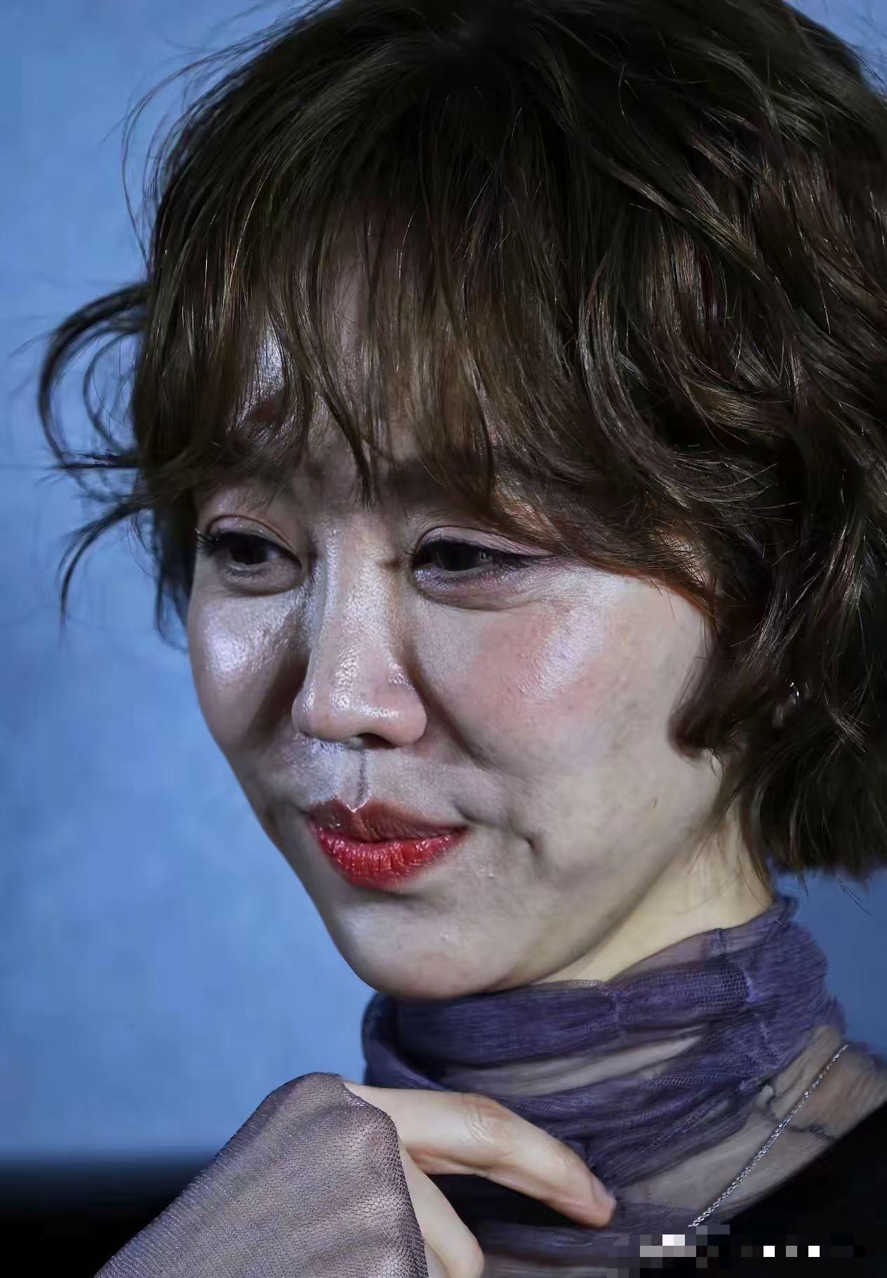 没有美颜滤镜加持，连她也会卡粉有瑕疵！知道镜头不会放大完美，不用总纠结自己的小瑕