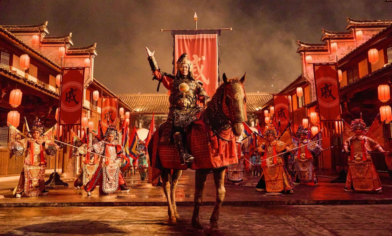 这几年的春晚可以用五个八句描述：
没有初心，全是生意；
没有绝活，全是拼凑；
没