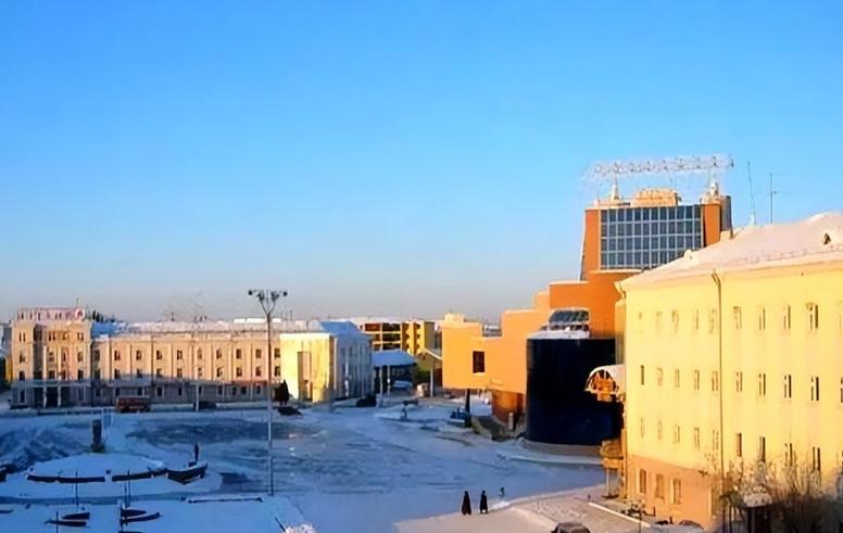 俄罗斯一位前高官，最近说了句让很多人都吓了一跳的话，沙俄当年占的中国那些地，不如