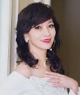 [666]赵雅芝的9个人物关系如下∶

1.前夫∶黄汉伟，与赵雅芝生育二子

2
