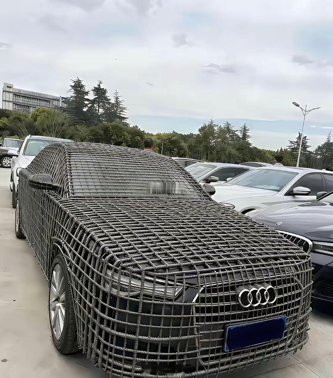 这个车应该比特朗普的车还安全吧 