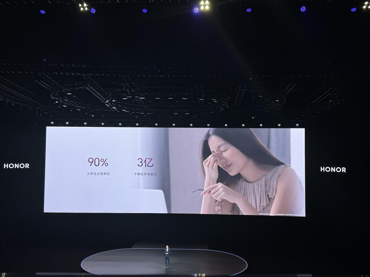 这一点是真的有感触，大学生近视率90%了，太夸张了。
虽然说不玩手机最护眼，但这