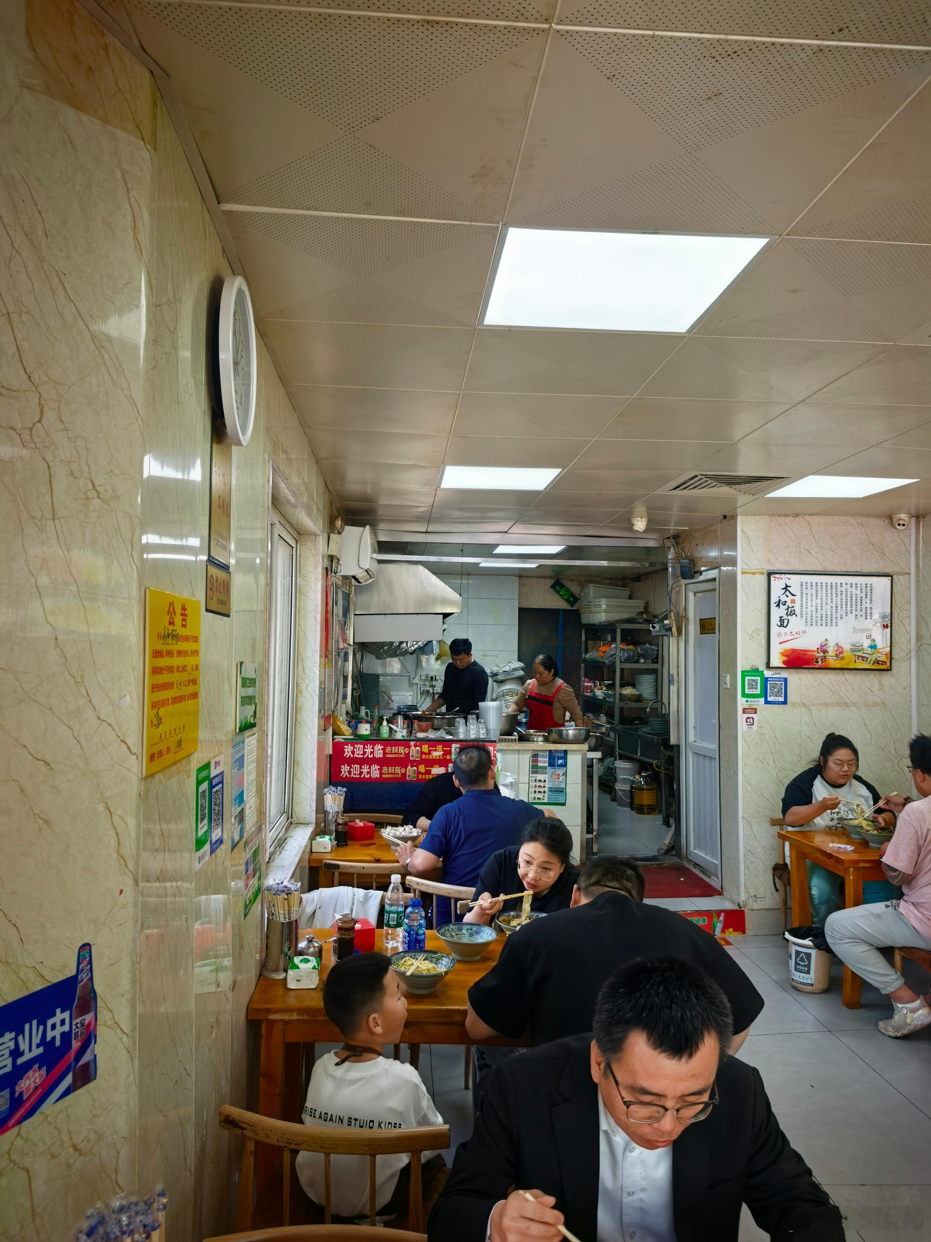 寺儿沟这块经常路过的面店，第一次进来。绝对的量大管饱，在大连我一看就吃不下的面也