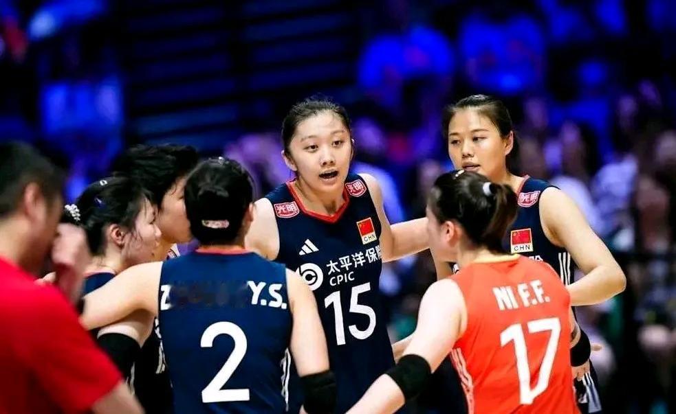 不知道大家发现没有，中国女排的1号球衣穿在吴梦洁身上，1号球衣在中国女排可不是一