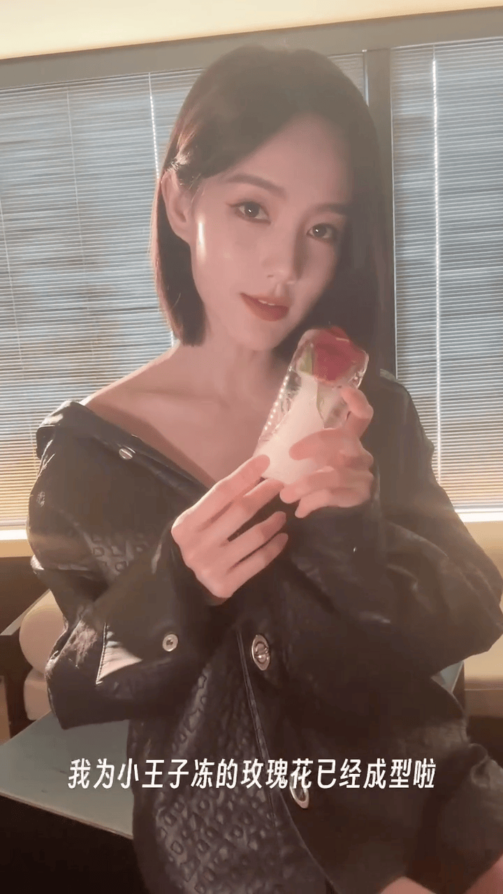 #李一桐新风格好顶啊# 果然长得好看的人就是无论换什么风格都可以这么好看，🍐一