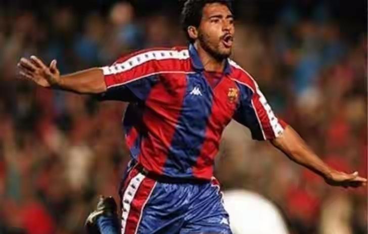 你最喜欢巴萨的哪一位巴西球星?
         罗马里奥丶罗纳尔多丶里瓦尔多丶