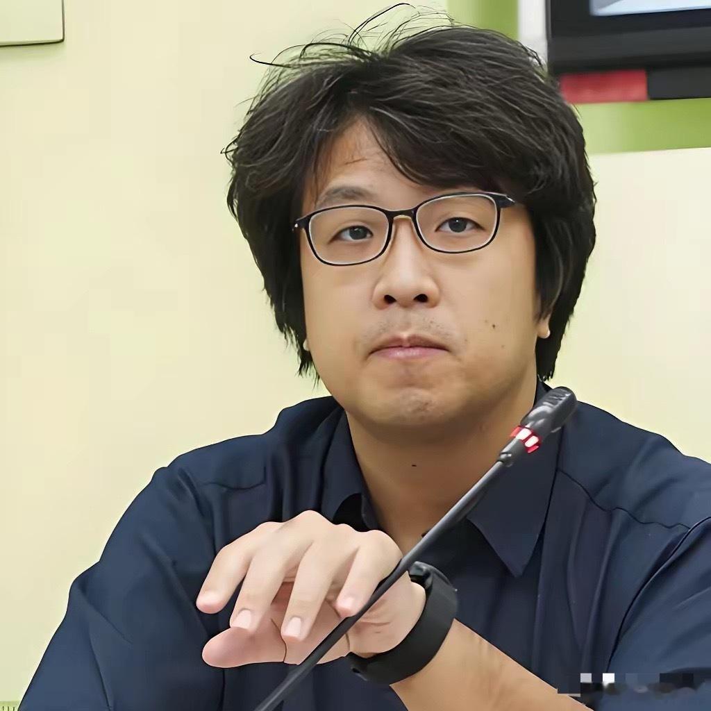 一位网友说：就算绕着台湾岛巡航一百圈，震慑效果加起来，或许不如一次“你扣我渔民、