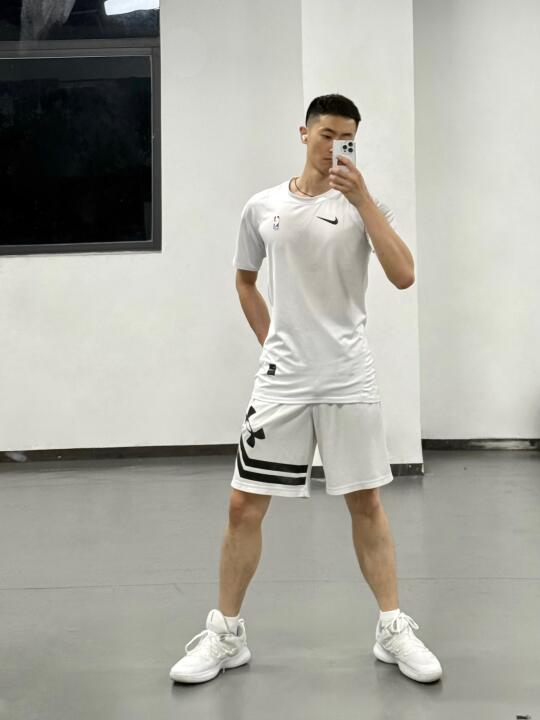 篮球才是我的主食🏀