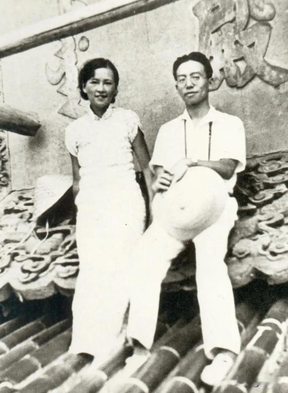 1937年盛夏，七七事变的炮火击碎了华北的平静。彼时，梁思成与林徽因正在山西五台