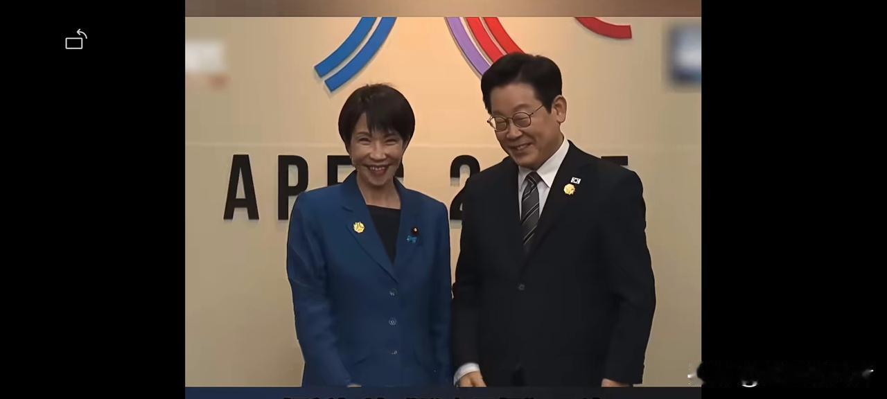💥爆炸性转折！高市早苗会晤李在明，竟向韩国国旗鞠躬？日韩关系一夜进入蜜月期！