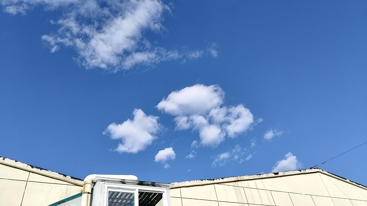 多地中小学试行春秋假你怎么看挺好的，可以让孩子参加下劳动，亲近下大自然。