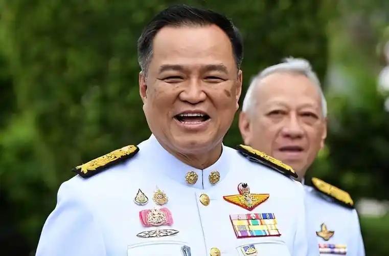 泰国总理：不遵守泰国法律的滚出泰国！阿努廷9月17日在内政部开会时，把话说得很重