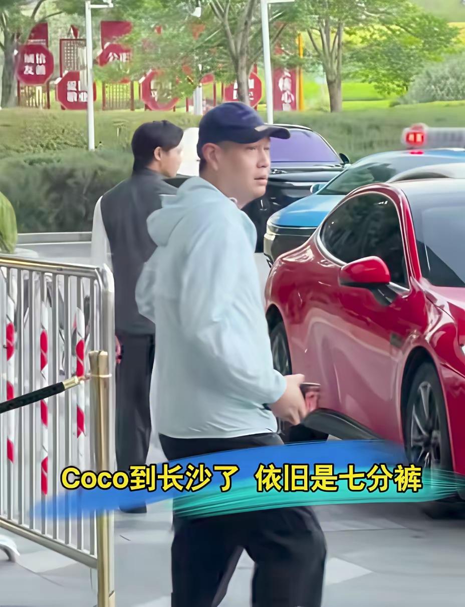 coco已经先莎莎抵达长沙了！
原来以为长沙全锦赛，国乒教练不会去，没有想到的是