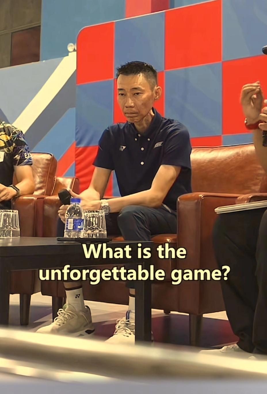 李宗伟
几年不见
怎么都成这样了，这个样子像是老了几十岁

“千年老二”李宗伟作