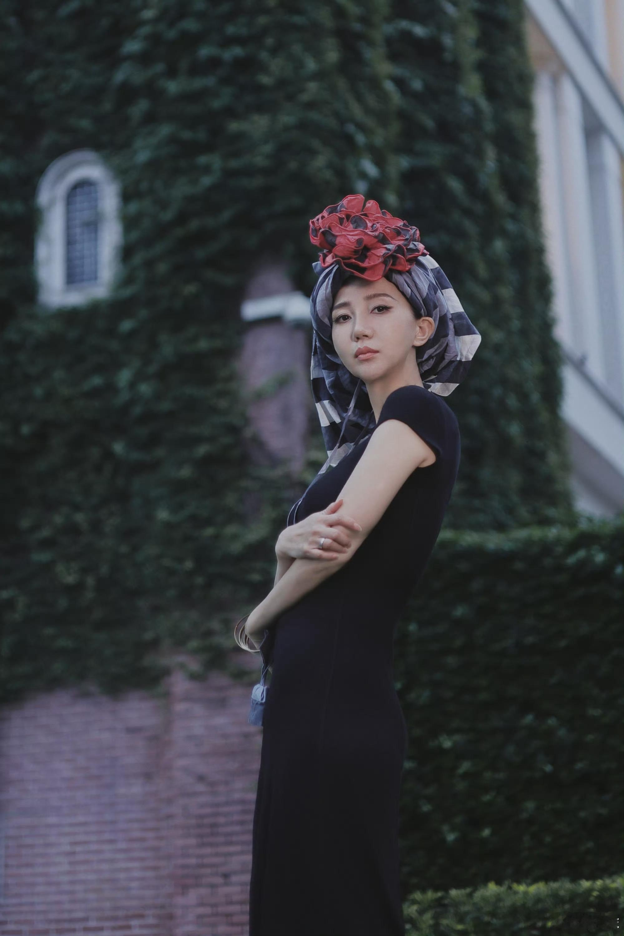 阿朵说AI永远取代不了舞台剧演员阿朵一针见血！AI能复刻动作，却演不出舞台剧真人