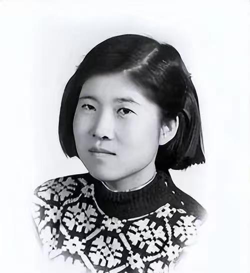 1958年，爱国将领杨虎城的女儿杨拯陆在筹备婚礼期间离奇失踪，几日后，她的尸体出