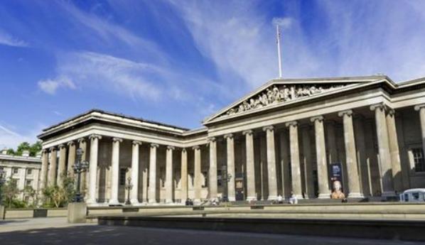 低调点不好吗？
南博老院长采访翻车！


这位老院长的屋子，
看了让人心里犯嘀咕