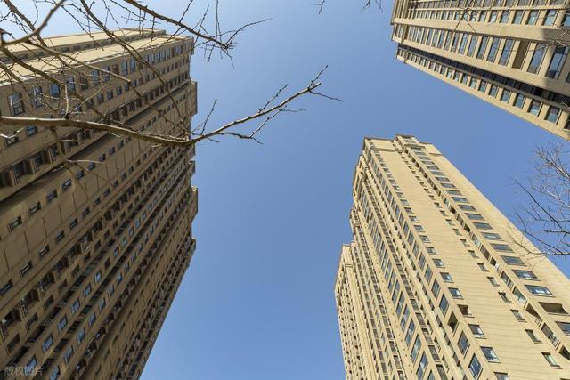 特朗普1月7日，他突然在社交媒体上高调宣布：将禁止大型机构投资者继续购买独栋住宅