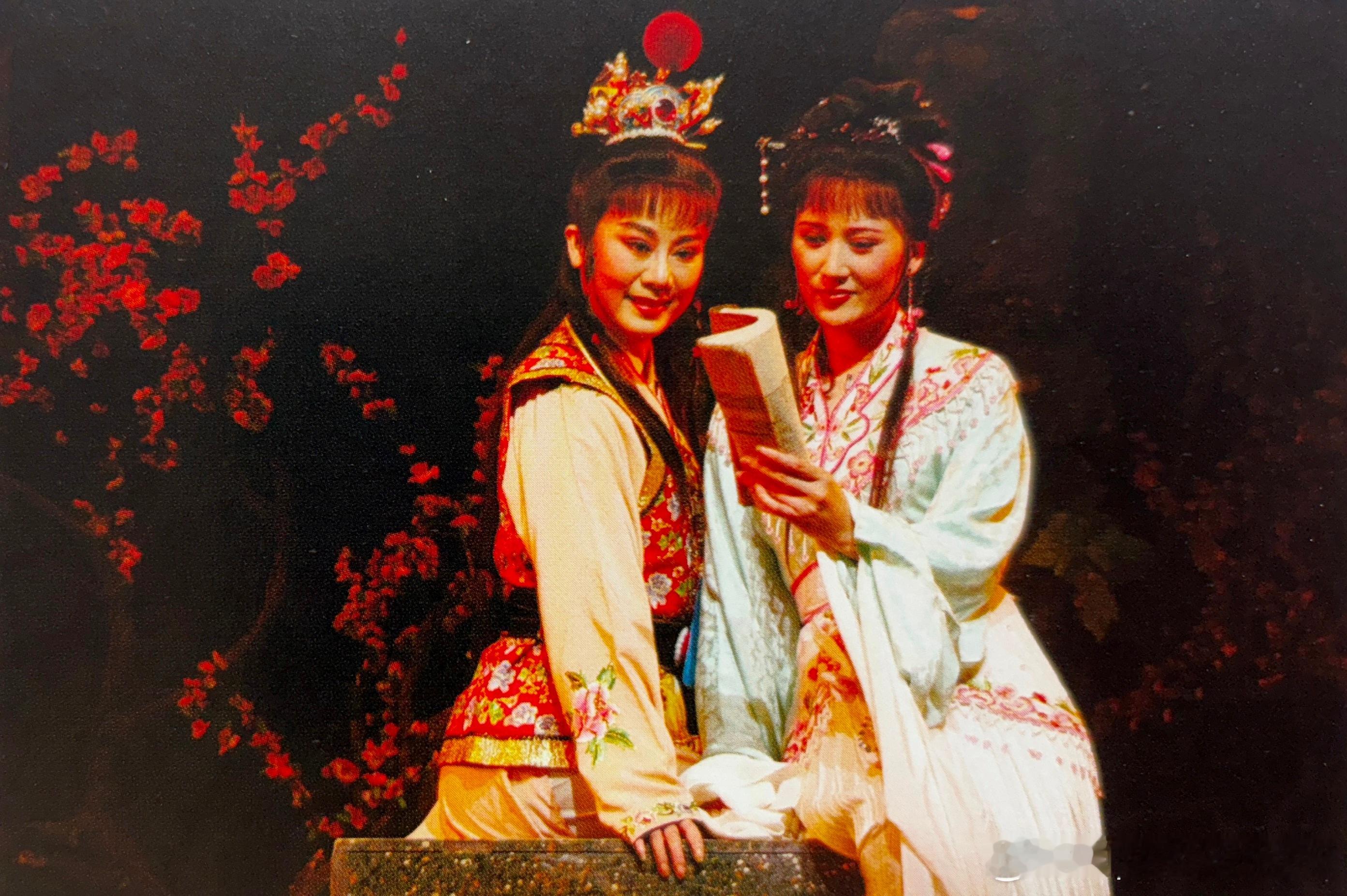 1999年8月新版《红楼梦》，钱惠丽饰演贾宝玉，单仰萍饰演林黛玉历史影像 ​​​