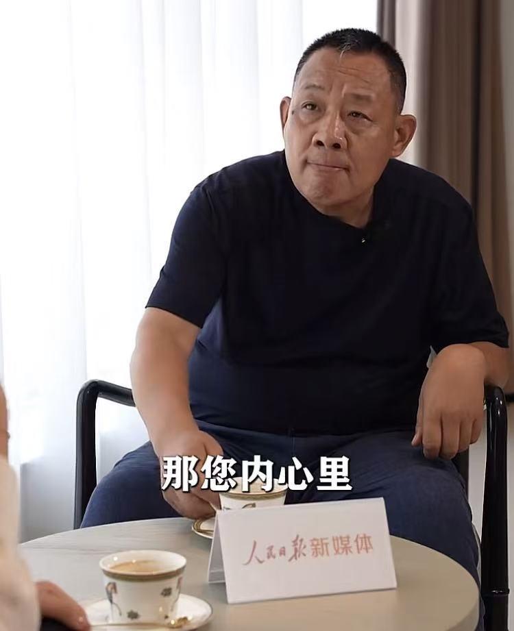 能上人民日报媒体“对话”的企业家，真的是寥寥无几，于东来是个例外！

从他的访谈