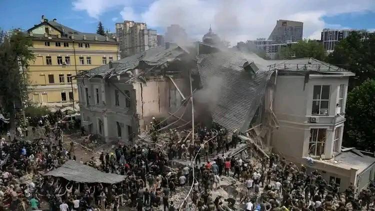 特朗普目前认为是泽连斯基不想结束俄乌冲突，特朗普在1月15日采访中称，普京已准备