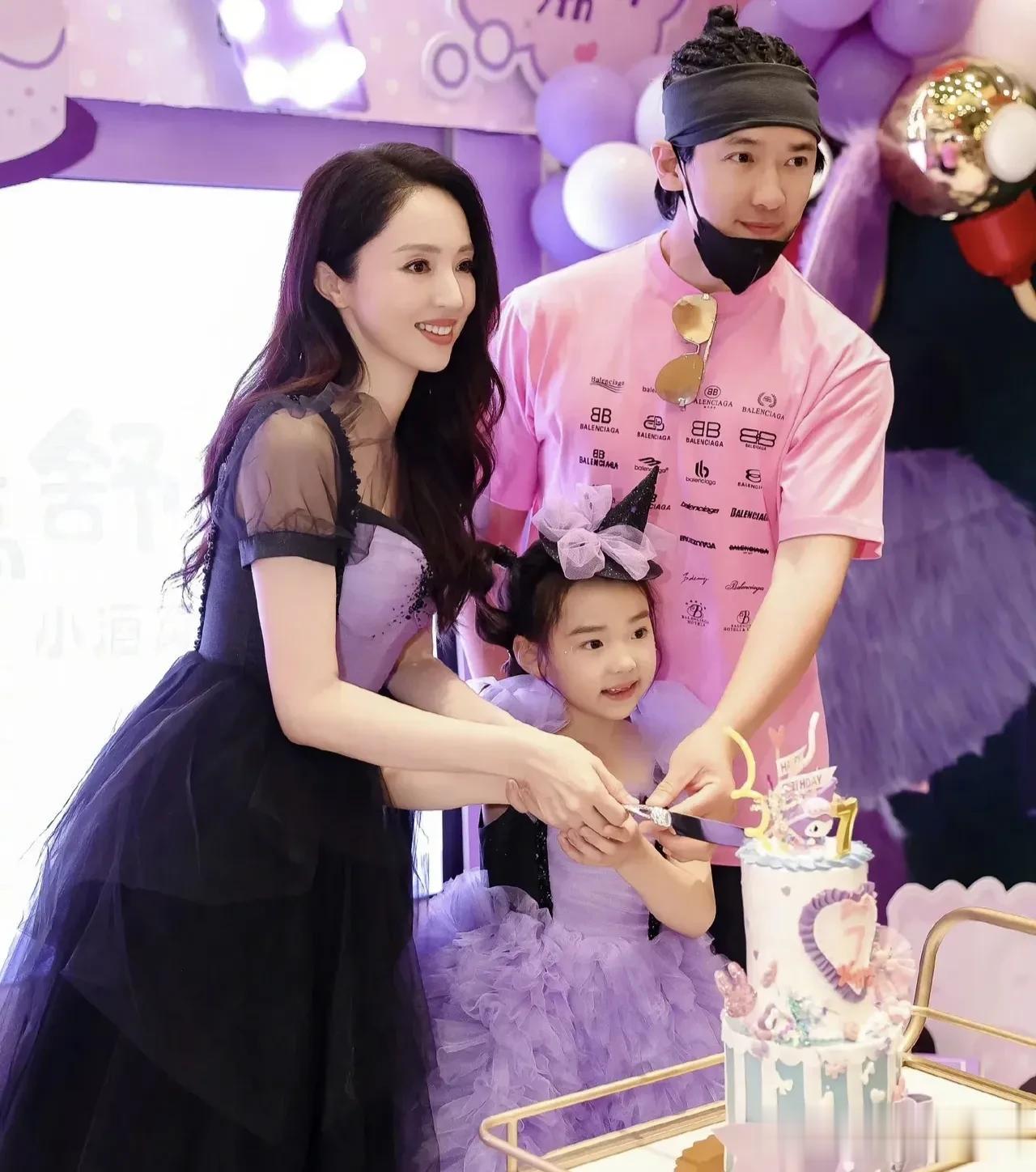 董璇与高云翔一起给女儿庆祝生日，虽然他们两个2019年就离婚了，但是为了女儿，他