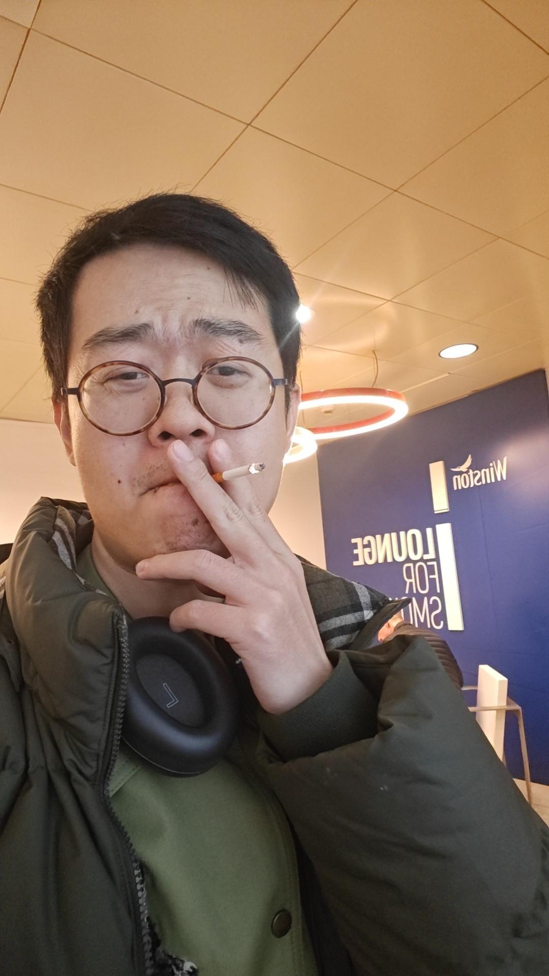 抽根烟转个机只能你了 德国·法兰克福国际机场