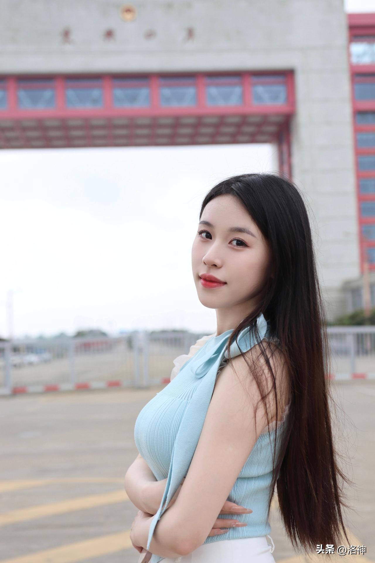 骏马自知前程远
不待扬鞭白奋蹄

新年骏马 马年骏马 古风骏马 草原花海骏马 奔