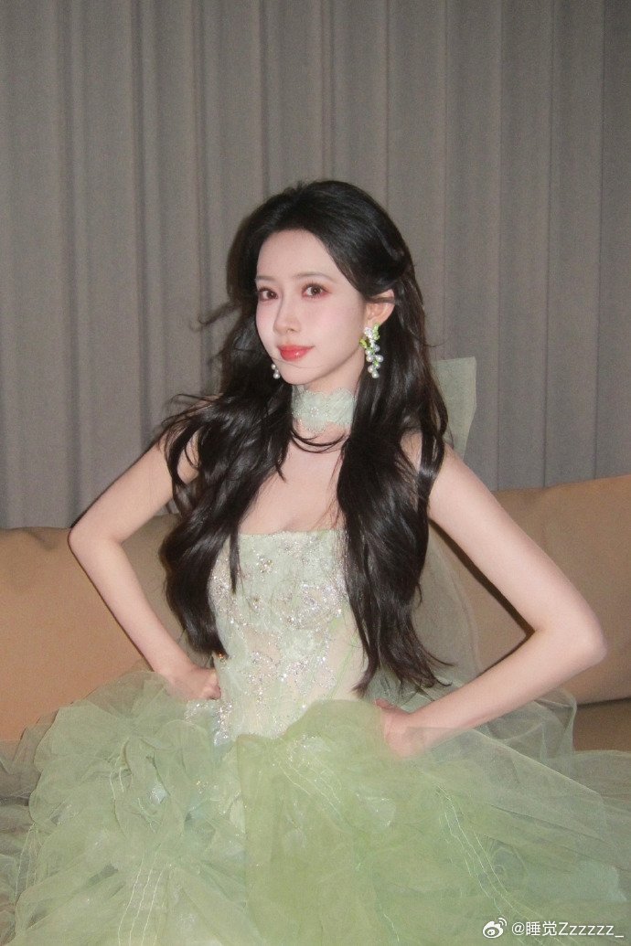 孟子义春日仙灵孟子义绿野精灵妆 化身春日小精灵的孟子义，元气又灵动，清新感十足，