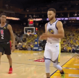 2019年如日中天的金州季后赛首轮对决快船防守库里的是个菜鸟。你知道他是谁吗？