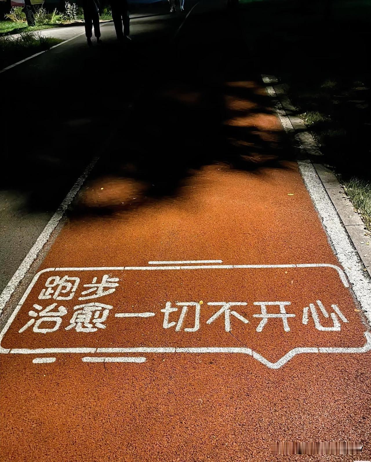 成年人的世界，钱就是底气，健康就是底牌。

别等没钱了才想起赚钱，别等生病了才懂