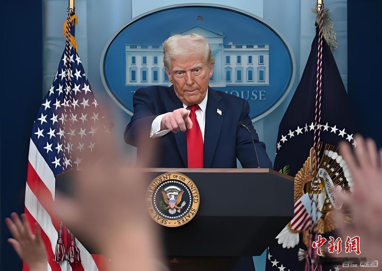 2025年上任后，特朗普多次扬言要获取格陵兰岛，甚至不排除动武，其政府通过舆论施